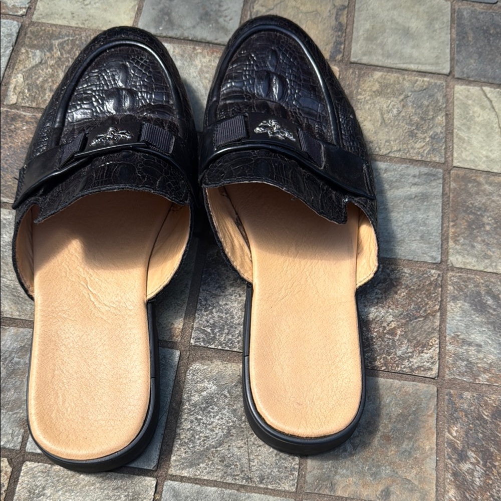 Elegant Black Mules with Croc-Embossed Design